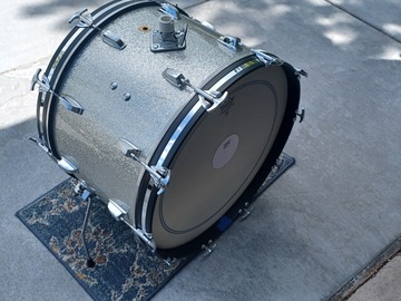 Selling with online payment: Ludwig 22x14 silver sparkle/ keystone 60's bass drum