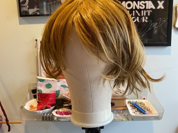 Selling with online payment: Short Light Brown Wig