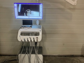 Nieuwe apparatuur: Stand alone dental unit met LED lamp, camera en computer
