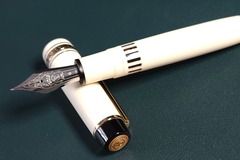 Renting out: Wingsung (Junlai) 930 “Flat‑Top” in White – Supersize Piston‑Fill