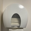 Nieuwe apparatuur: 3 x Kimberly-Clark handdoeken dispensers met 19 pakken papierdoek