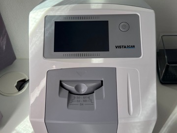 Gebruikte apparatuur: Durr Dental fosforplaatjescanner, type Vista Scan Mini (2021)