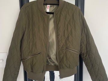 Selling: Quilted bomber jacket 