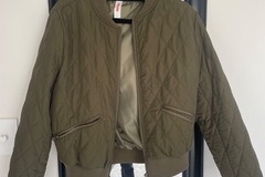 Selling: Quilted bomber jacket 