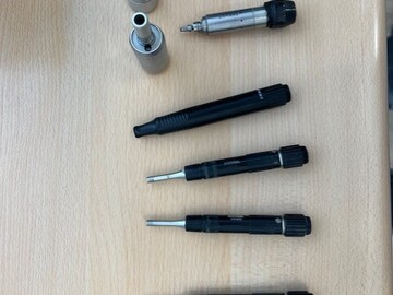 Gebruikte apparatuur: Diverse hoekstukken en aansluitingen o.a. Cavitron tandsteen 