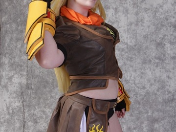 Selling with online payment: Yang Xiao Long - RWBY Vol 1