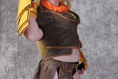 Selling with online payment: Yang Xiao Long - RWBY Vol 1
