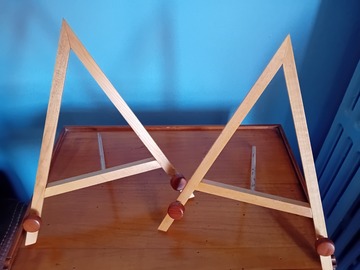 Selling: 2 petits chevalets en bois