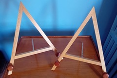 Selling: 2 petits chevalets en bois