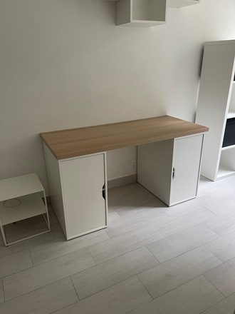 BUREAU IKEA. (2 caissons Alex + 1 plateau)