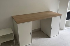 Selling: BUREAU IKEA. (2 caissons Alex + 1 plateau)