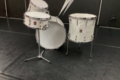 Selling with online payment:  ‘60’s Vintage Premier set.