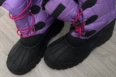 Winter sports: Mountain warehouse snow boots