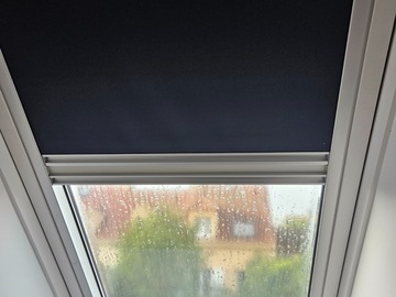 Selling: store occultant velux