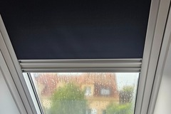 Selling: store occultant velux