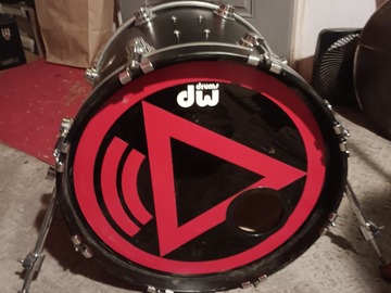 Selling with online payment: DW 18" bass drum custom