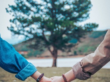 Selling: What big change is coming in your love life in the next 30 days? 