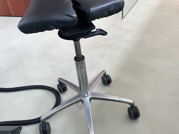 Gebruikte apparatuur: Sally ergonomic Tandarts/assistente werkstoel