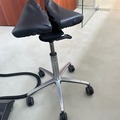 Gebruikte apparatuur: Sally ergonomic Tandarts/assistente werkstoel