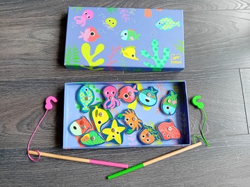 Selling: Jeu de pêche à la ligne en bois DJECO