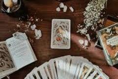 Selling: Love is in the air tarot psychic reading