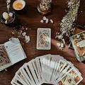 Selling: Love is in the air tarot psychic reading