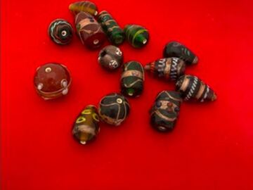 Bulk Lots: 7 lbs--Glass Indian Beads with Gold Foil--$14.99 lbs (Jewelry)