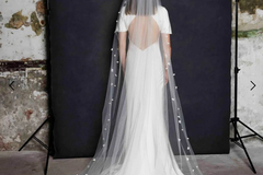 Selling: Harriette Gordon 4.3 Flower Veil