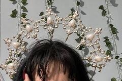 Selling with online payment: Silver and Pearl Halo Crown