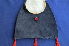 Verkaufen: Edle Gürteltasche aus blauem Samt - rot/weiss