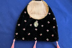 Verkaufen: Edle Gürteltasche aus schwarzem Samt - rosa