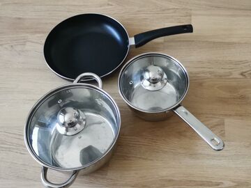 Selling: Two Pots and one pan. Good condition 