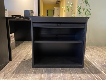 Selling: Meuble de rangement noir