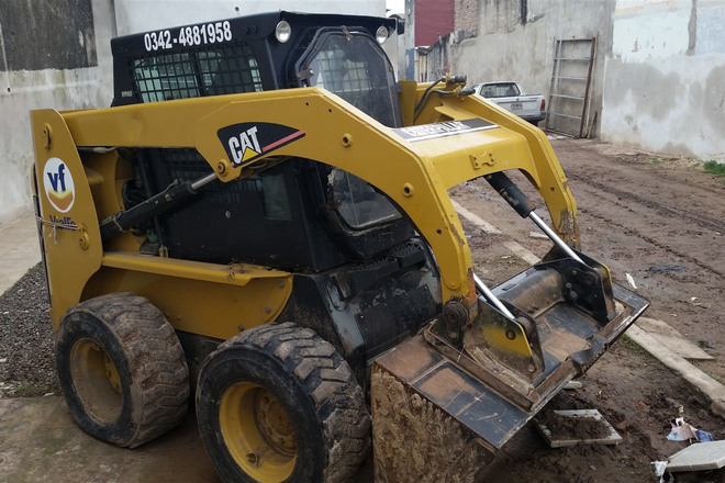 MINICARGADORA CAT 236B