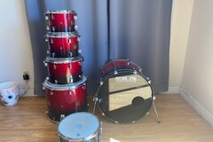 Selling with online payment: Pork Pie Percussion Drum Set w/ cases