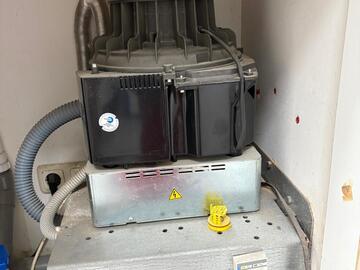 Gebruikte apparatuur: Durr Dental VSA300s Natte afzuiger incl amalgaamafscheider 
