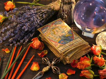 Selling: Tea Leaves, Tarot & Crystal Ball – Your Fate & Destiny Revealed