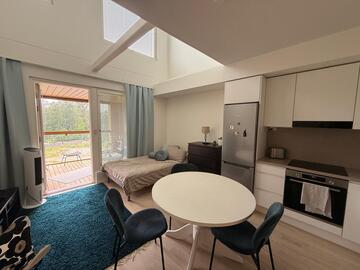 Renting out: Furnished apartment. 10-15min to campus. (Bills included).