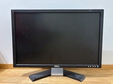 Selling: Dell 24” näyttö