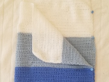 Vente au détail: Nid d'ange bleu, blanc et noir pour garçon 