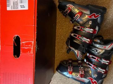 Winter sports: Nordica GTS8 Ski Boots