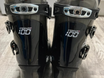 Winter sports: Salomon X3-100 ski boots