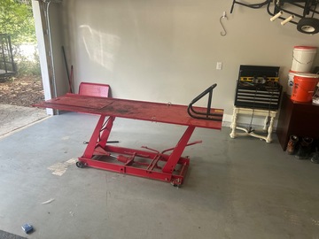 Rental by Hour: motorcycle repair with lift