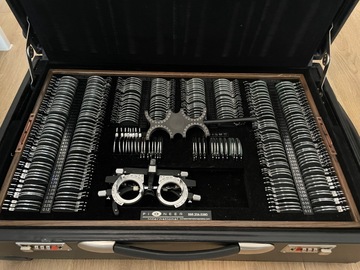 Selling with online payment: Trial lens kit with trial frames and flippers
