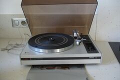 À vendre: Platine vinyle tourne disque vintage a réparer ou pour pièces