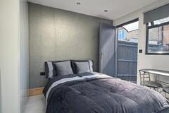 Room Available: Brand New Studio | Female | Hove near Brighton