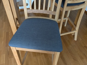 Selling: Table and two chairs