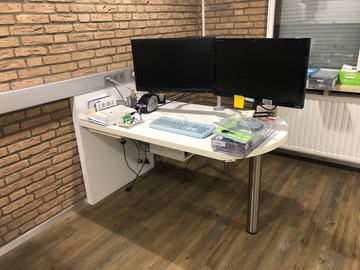Gebruikte apparatuur: Diverse bureaus