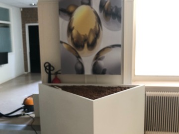 Gebruikte apparatuur: Wachtkamer driehoek voor planten en kunst