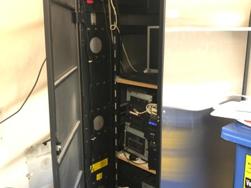 Gebruikte apparatuur: Serverkast (zonder inhoud)